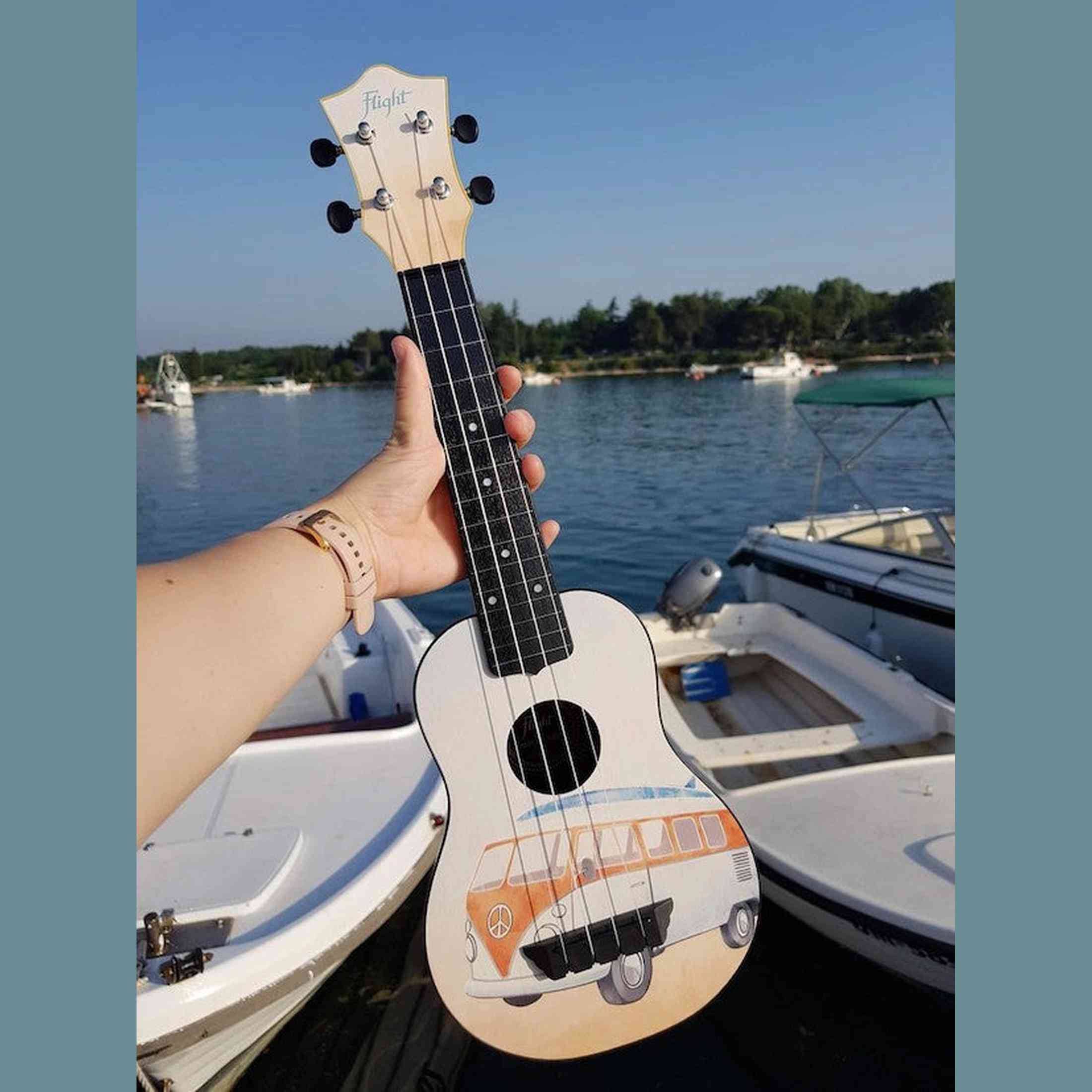 Flight TUS-25 BUS Soprano Ukulele met Linden Top, ABS Body en Aquila Snaren