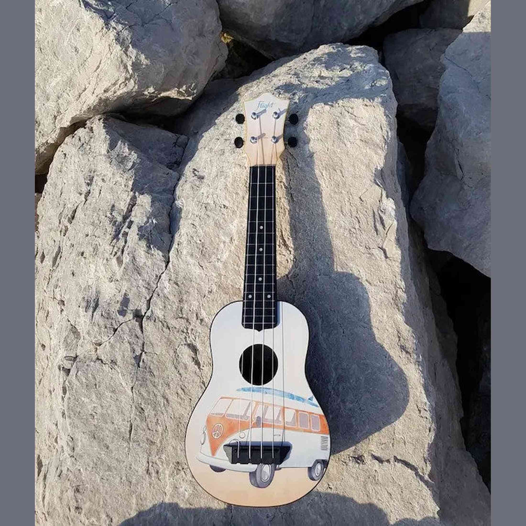 Flight TUS-25 BUS Soprano Ukulele met Linden Top, ABS Body en Aquila Snaren