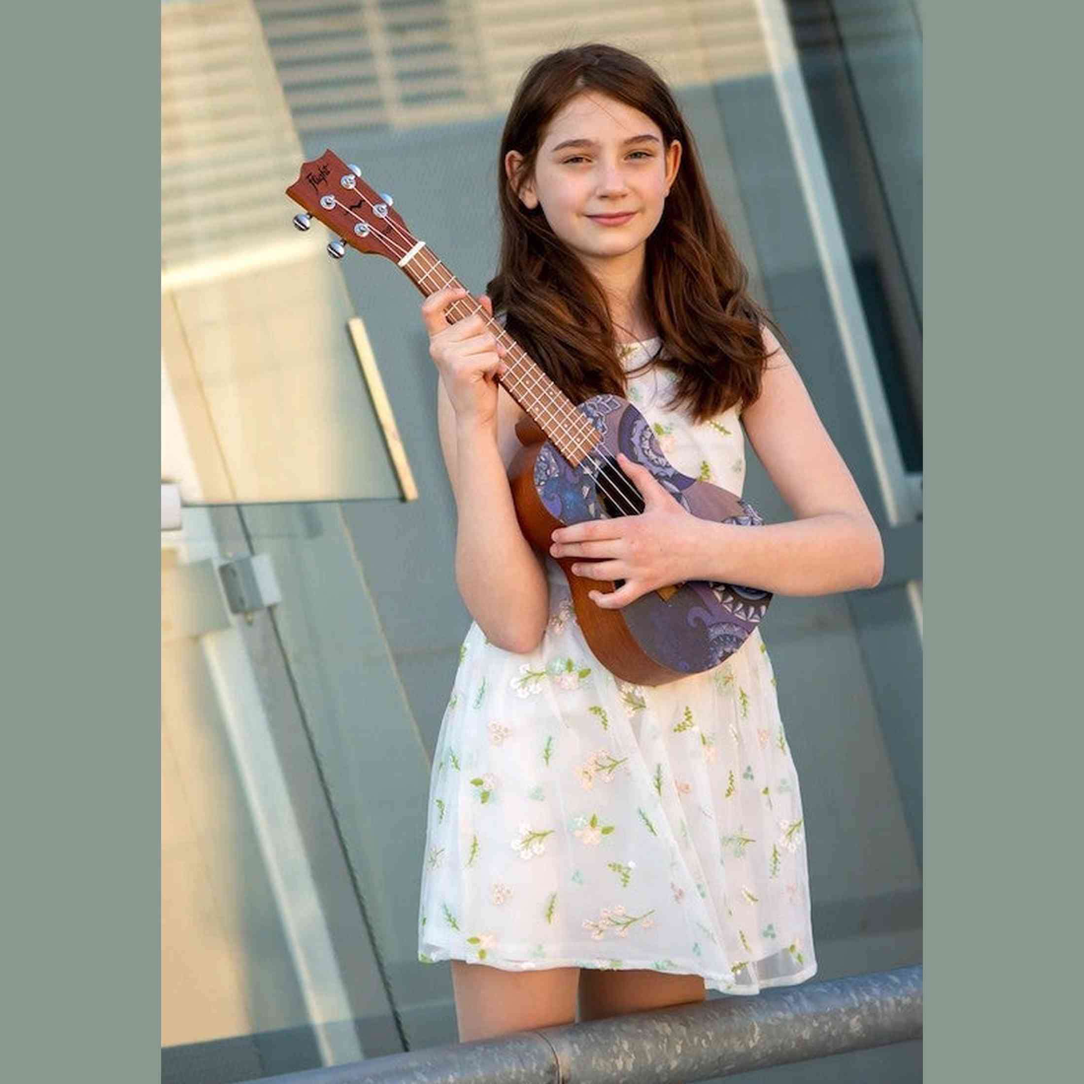 Flight AUC-33 Stardust Concert Ukulele met Sapele Body, Art Design en Aquila Nylgut Snaren