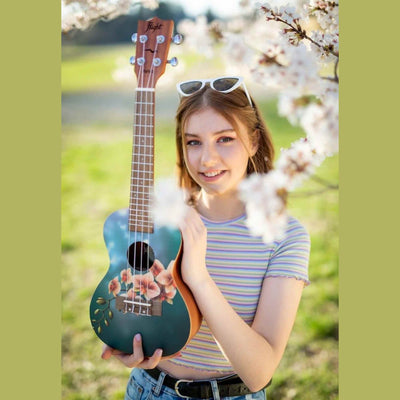Flight AUC-33 Orchid Concert Ukulele met Spruce Top, Sapele Body en Aquila Nylgut Snaren