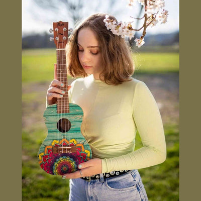Flight AUC-33 Mansion Concert Ukulele met Spruce Top, Sapele Body en Aquila Nylgut Snaren