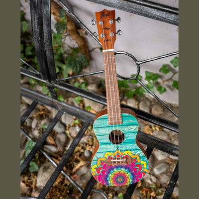 Flight AUC-33 Mansion Concert Ukulele met Spruce Top, Sapele Body en Aquila Nylgut Snaren