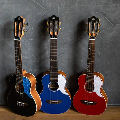Flight Iris Concert RD Ukulele met Solid Spruce Top, Mahogany Body en Rode Afwerking
